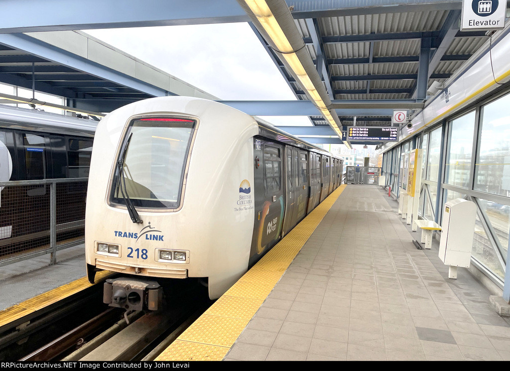 1st Generation series of Mark II cars at VCC-Clark Station 